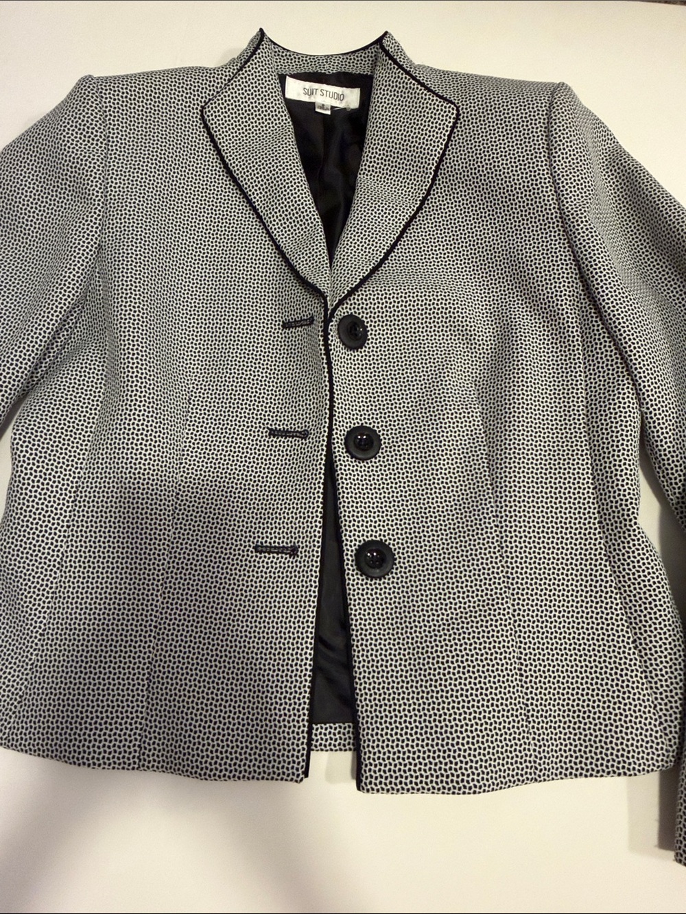 Suit Studio Black and White Geometric Button Blazer
